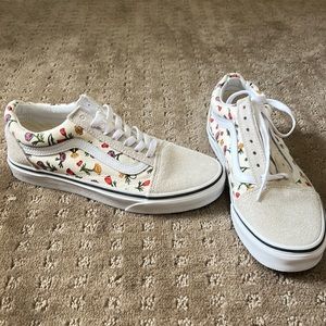 Vans NWOT flower poppy suede toe sneakers 7.5